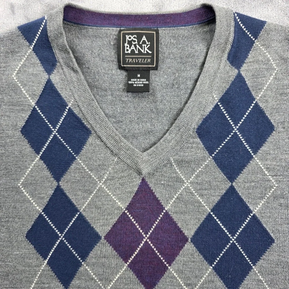 Jos A Bank Traveler Mens M‎ Grey Argyle V-Neck 100% Merino Wool Sweater
